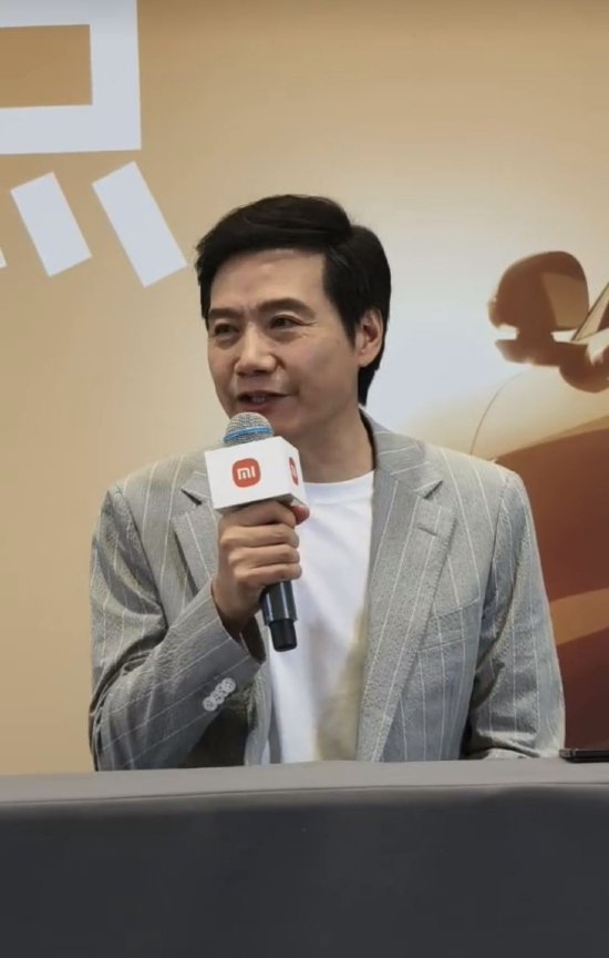 快牛策略 对话雷军：我说小米汽车是新生被骂惨了，今天我们要改变心态把自己当重点车企看待